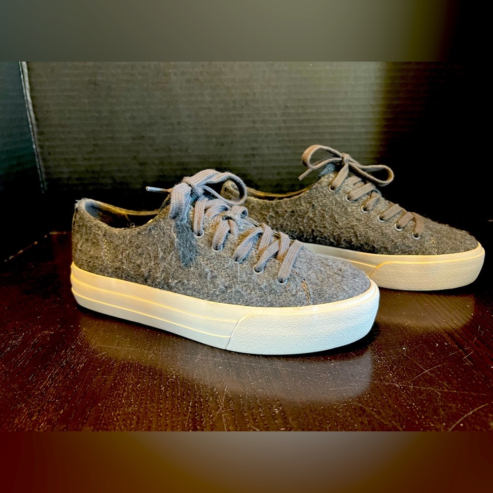 VINCE Heaton Tweed Sneaker in Heather Gray Size 5
